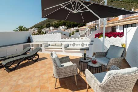 נרחה Hermosa Casa Con Terraza E Increibles Vistas Al Mar Y La Montana מראה חיצוני תמונה